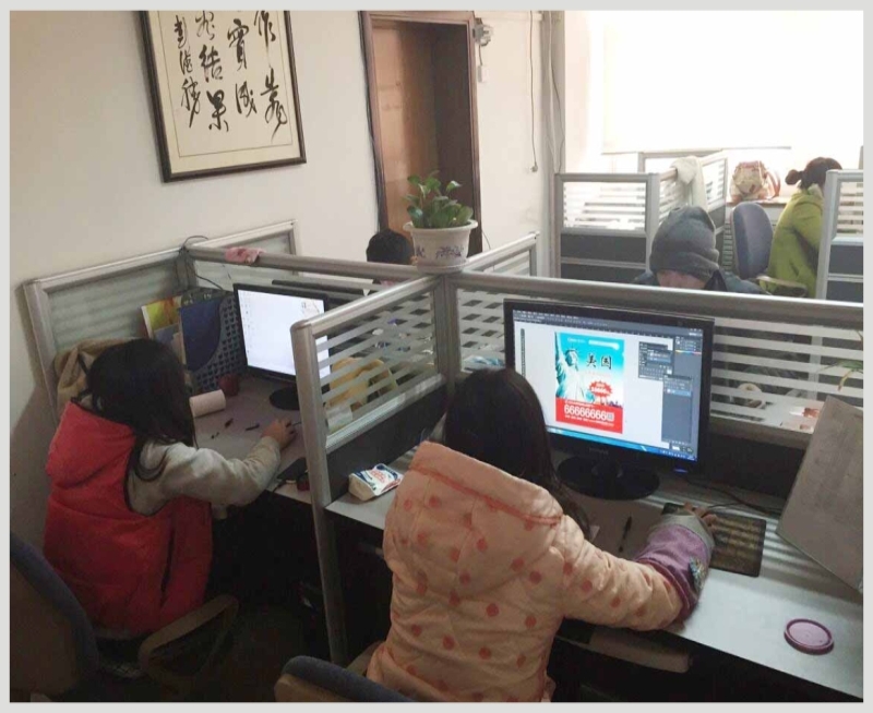 專業(yè)的戶外媒體創(chuàng)意團(tuán)隊(duì),為客戶提供優(yōu)秀的創(chuàng)意設(shè)計(jì)及高品質(zhì)的戶外廣告制作服務(wù)